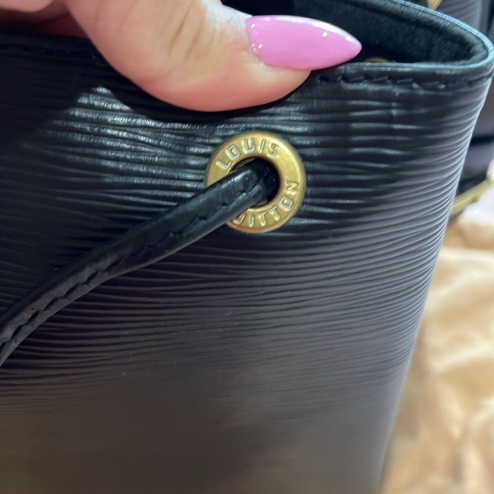 Louis Vuitton Black Epi Leather Noé Bucket Shoulder Bag with Gold Hardware - Picture 3 of 15